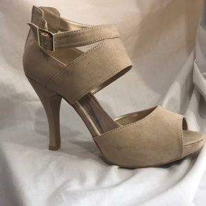 Nude heel